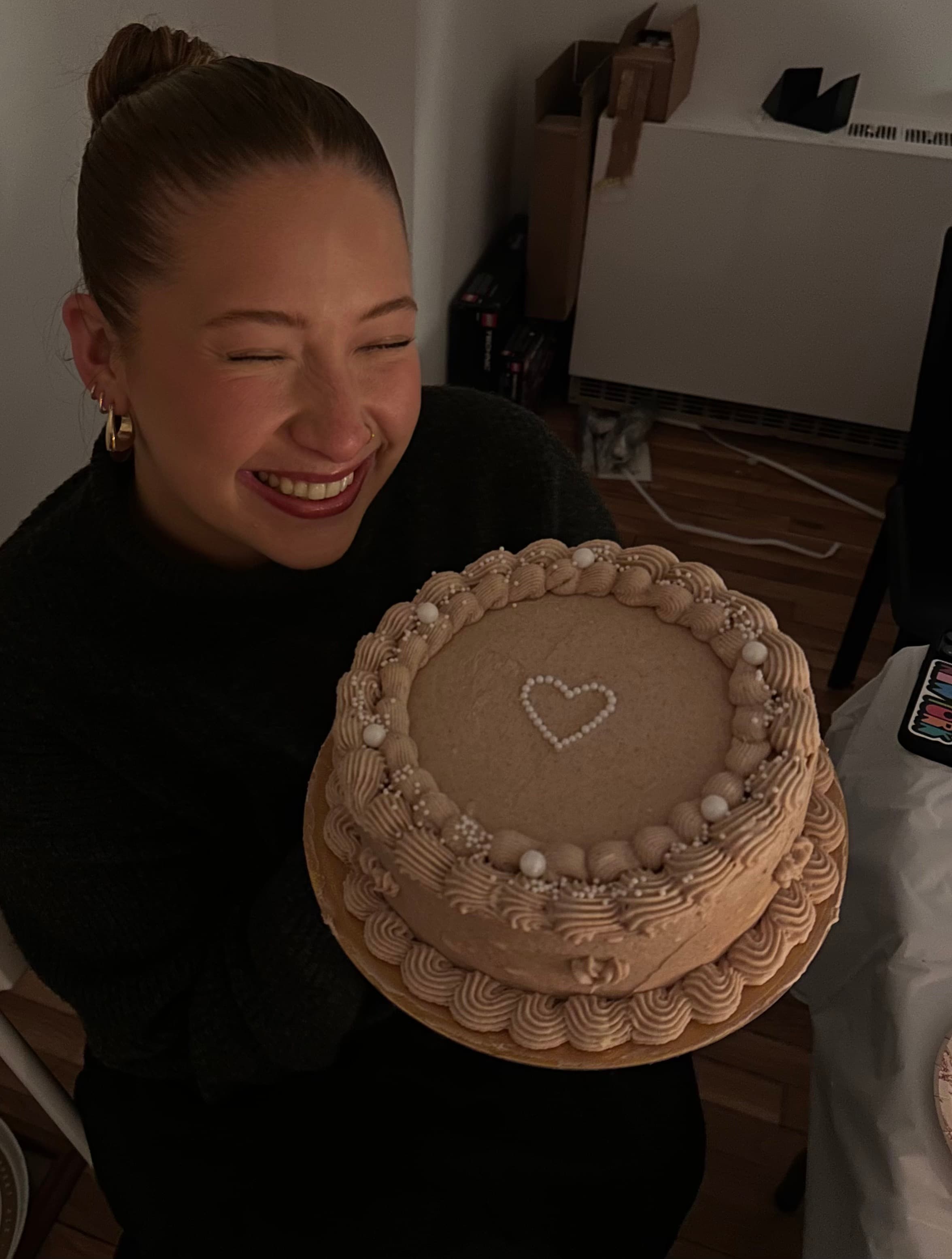 Chai tea cake with cinnamon buttercream vintage-style cake with a white piped heart and pearl details for thanksgiving